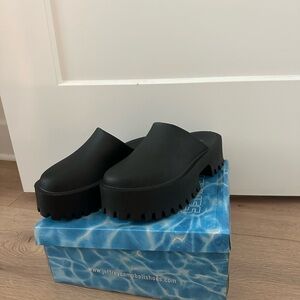 Jeffery Campbell Black Platform Clogge, 7M, NWOT